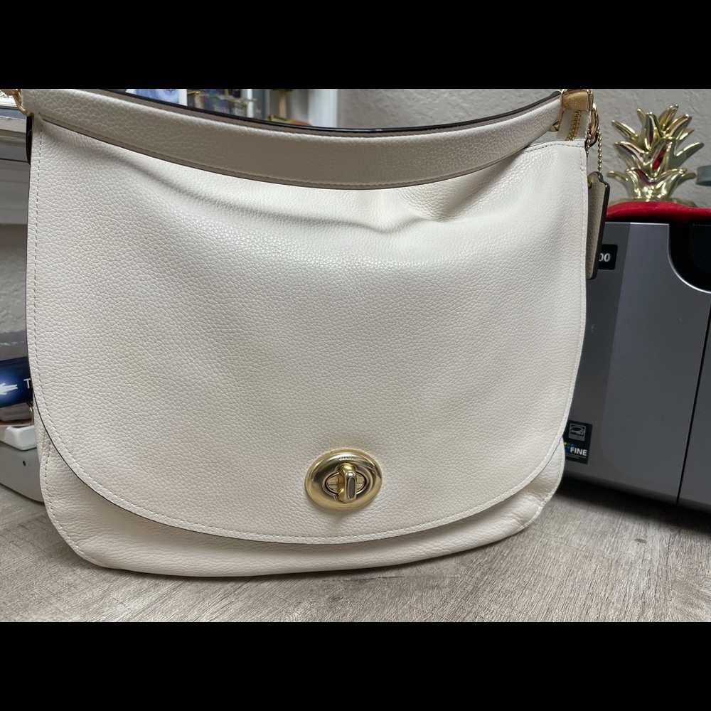 Coach Turnlock hobo shoulder bag - from Coach boutique in White chalk color